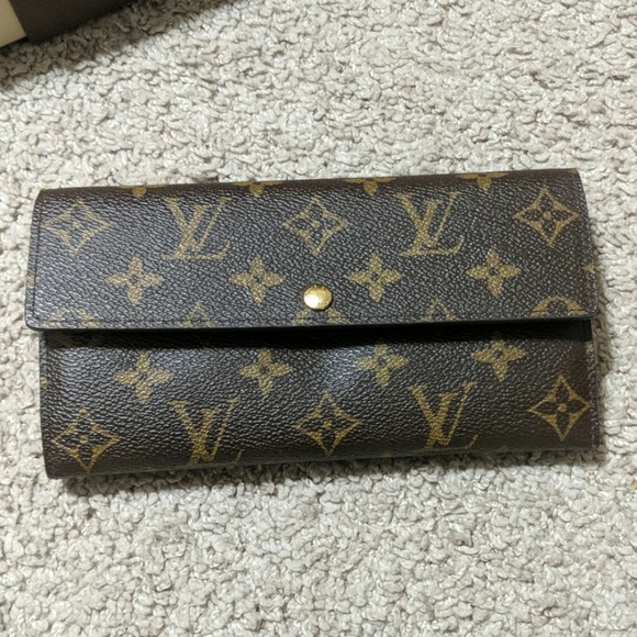 Louis Vuitton EUC wallet - Picture 1 of 3